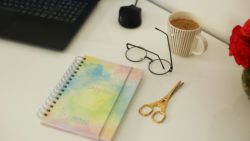 Au travail avec Erialla Communication Webmaster Auray