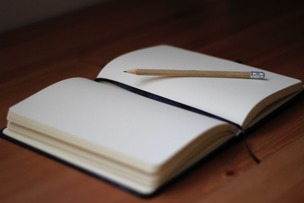 Crayon et cahier - Rédaction, relecture, correction, réécriture Auray Lorient